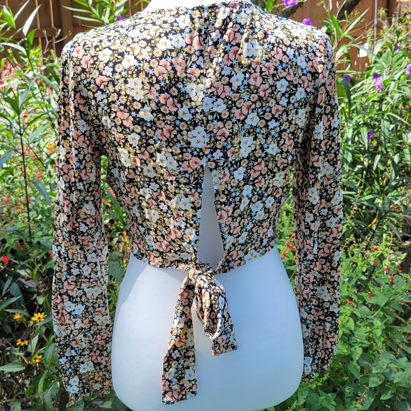 Altar'd State Women's Cropped Long Sleeve Multicolor Floral Top Size S - Picture 5 of 6